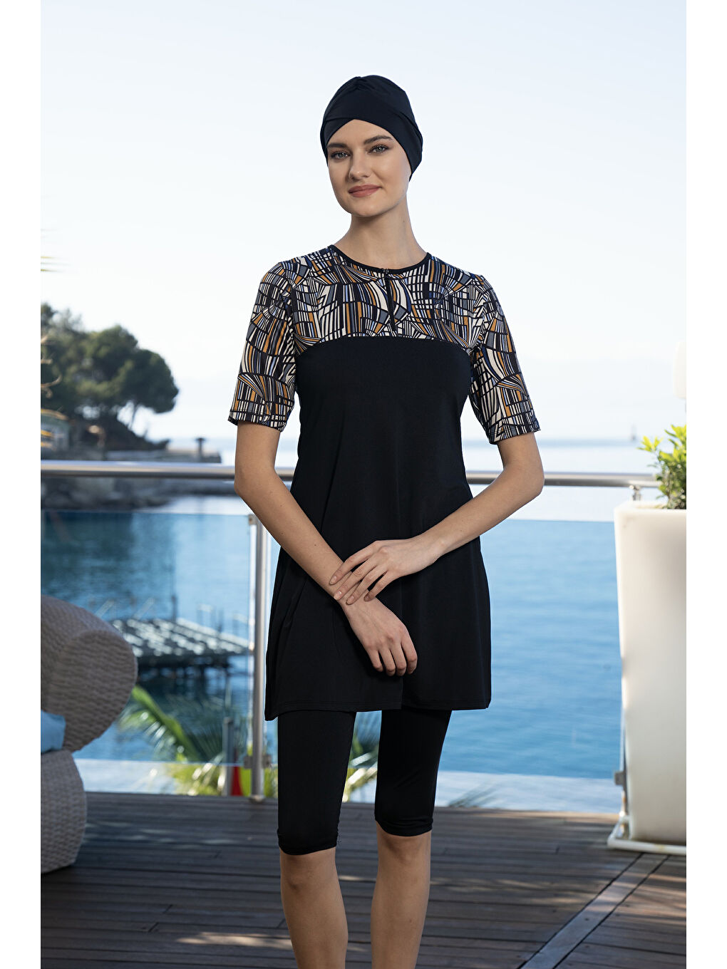 Kısa Kollu Yarı Kapalı Mayo 24822 Siyah-1