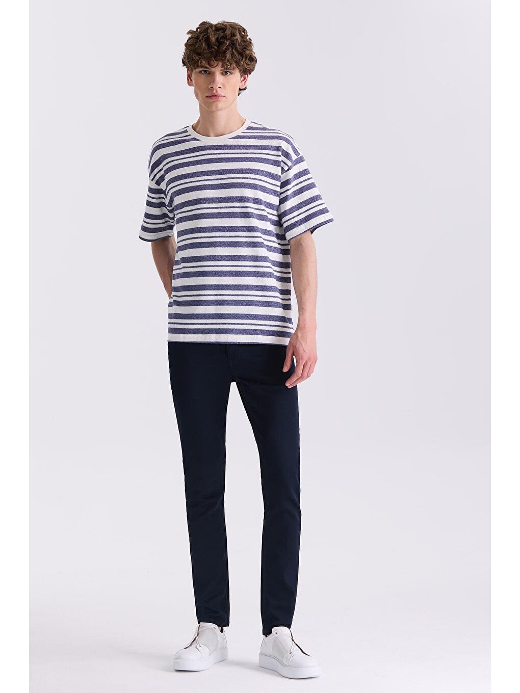 Ekru Çizgili Bisiklet Yaka T-Shirt-1