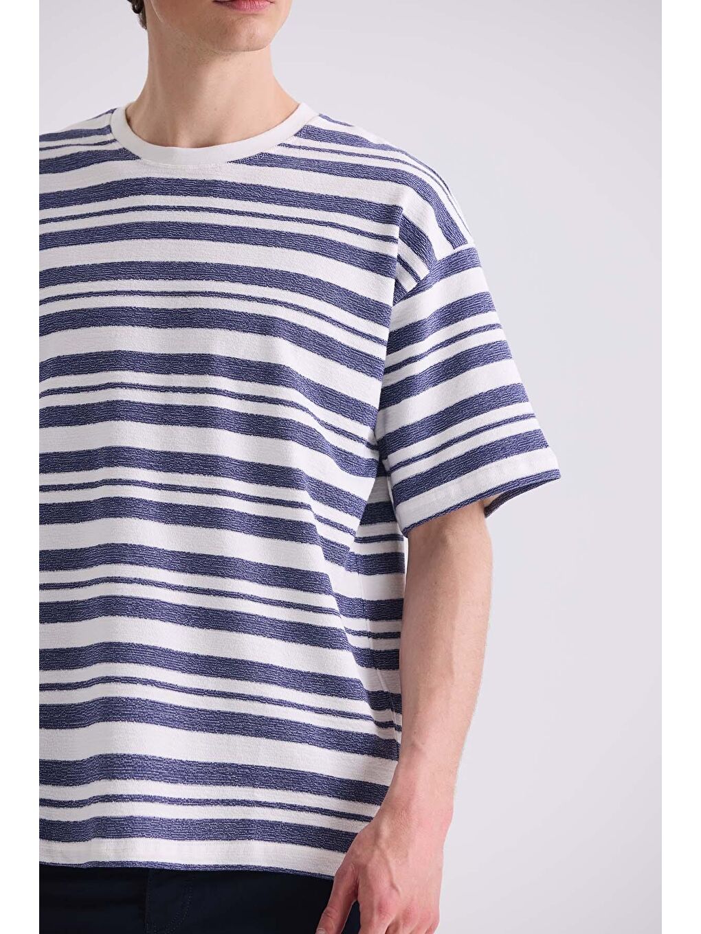 Ekru Çizgili Bisiklet Yaka T-Shirt-2