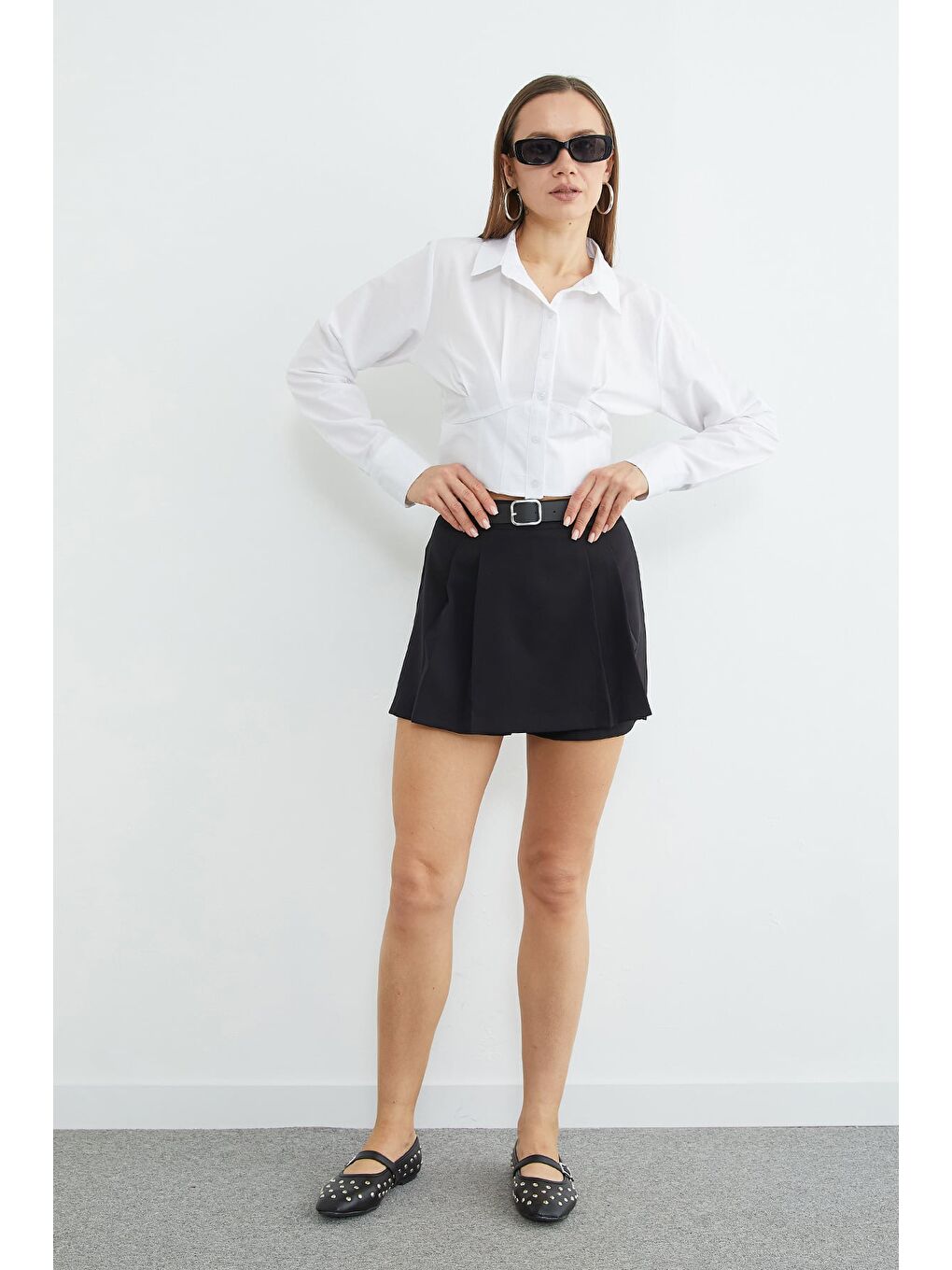 Siyah Beli Kemerli Pileli Şort Etek