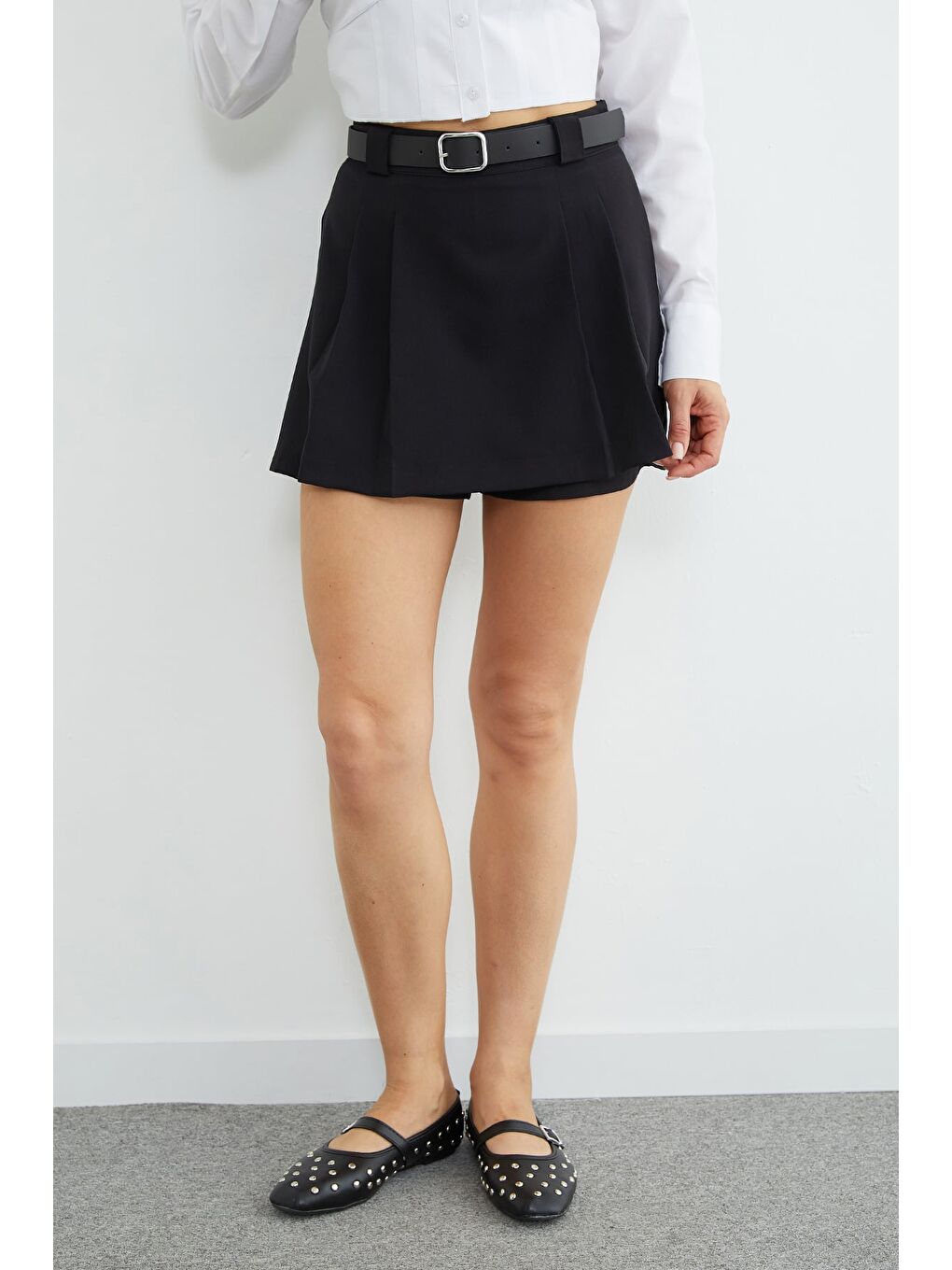 Siyah Beli Kemerli Pileli Şort Etek-1