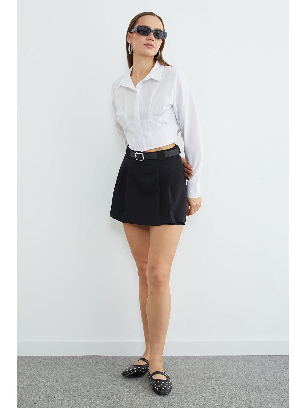 Siyah Beli Kemerli Pileli Şort Etek-3