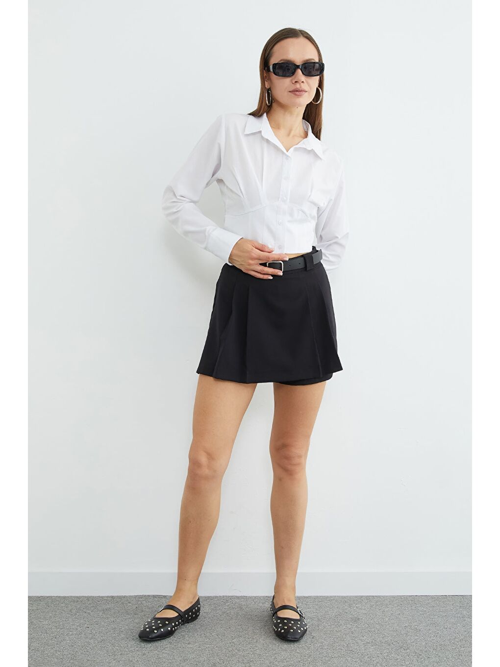 Siyah Beli Kemerli Pileli Şort Etek-4