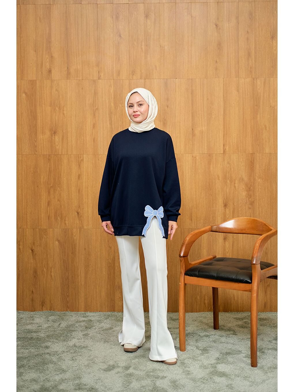 Kadın Fiyonk Nakışlı Tunik Lacivert-3