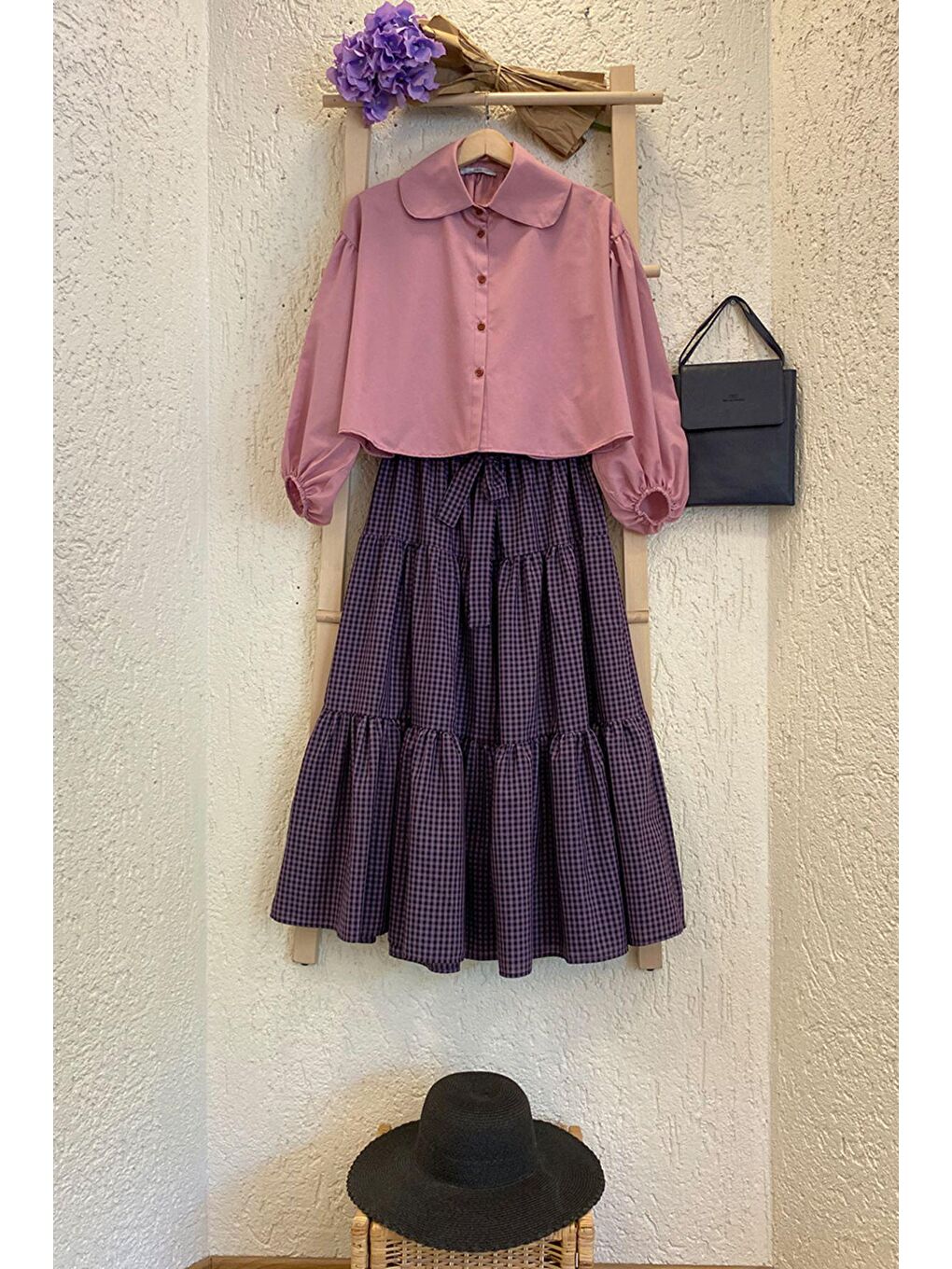 Pembe Gülkurusu Bebe Yaka Crop Gömlek & Mor-siyah Pötikare Kat Kat Etek Takım