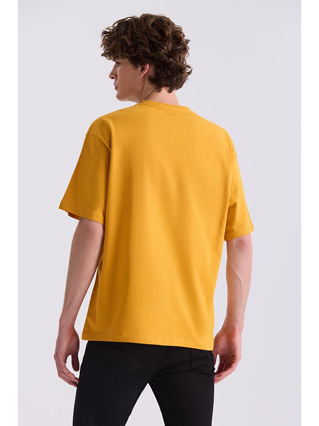 Sarı Yazı Baskılı Bisiklet Yaka T-Shirt-3