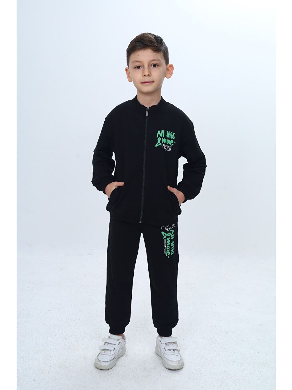 Siyah Çocuk 2'li Takım Baskılı Fermuarlı Cepli Sweatshirt & Beli Paçası Lastikli Cepli Jogger Eşofman Altı