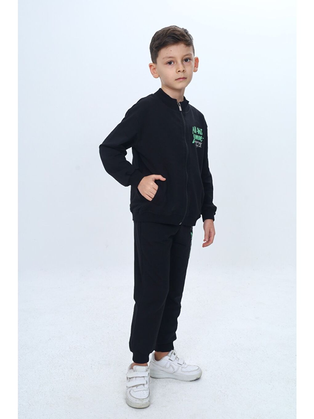 Siyah Çocuk 2'li Takım Baskılı Fermuarlı Cepli Sweatshirt & Beli Paçası Lastikli Cepli Jogger Eşofman Altı-1