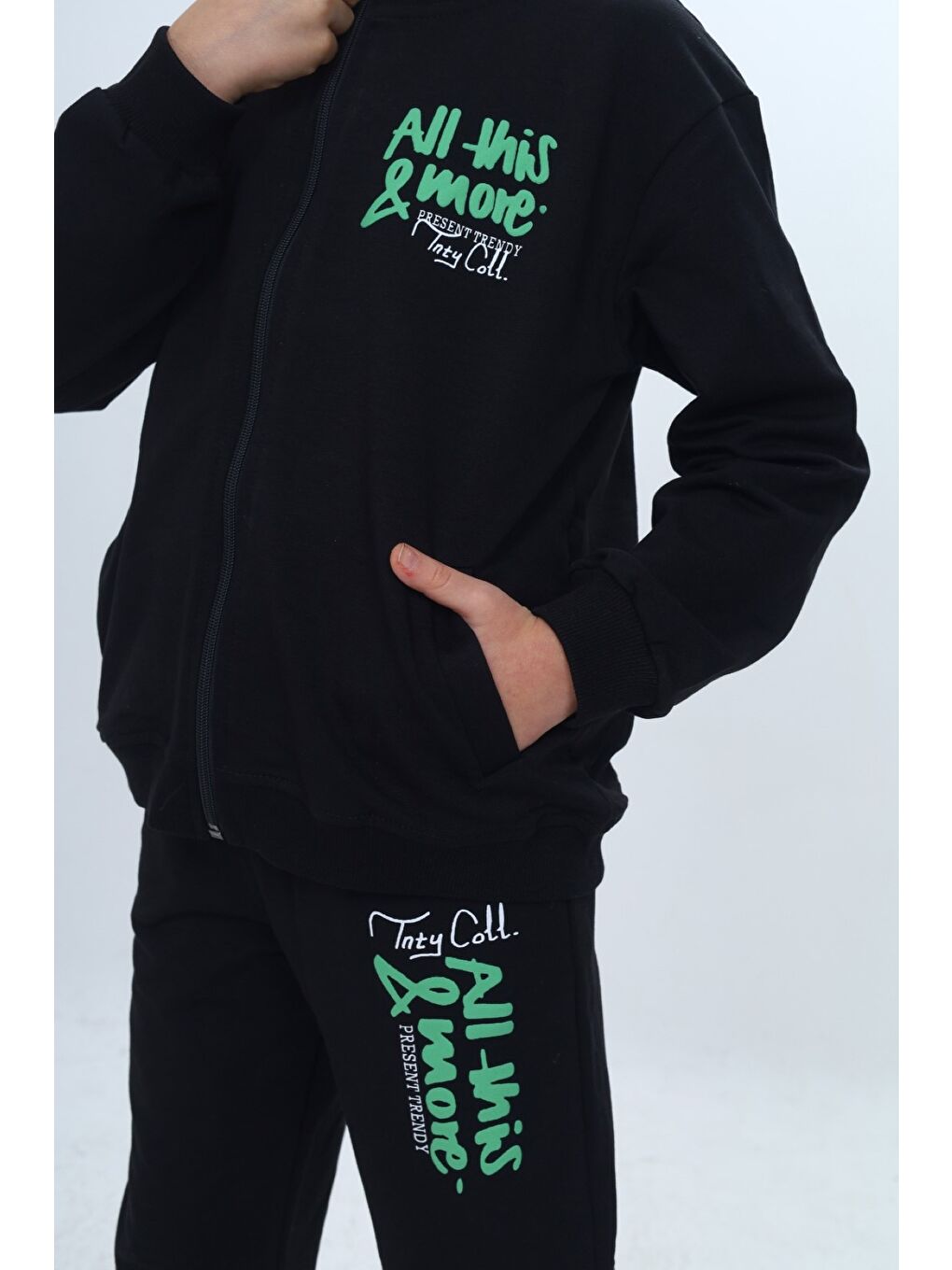 Siyah Çocuk 2'li Takım Baskılı Fermuarlı Cepli Sweatshirt & Beli Paçası Lastikli Cepli Jogger Eşofman Altı-3