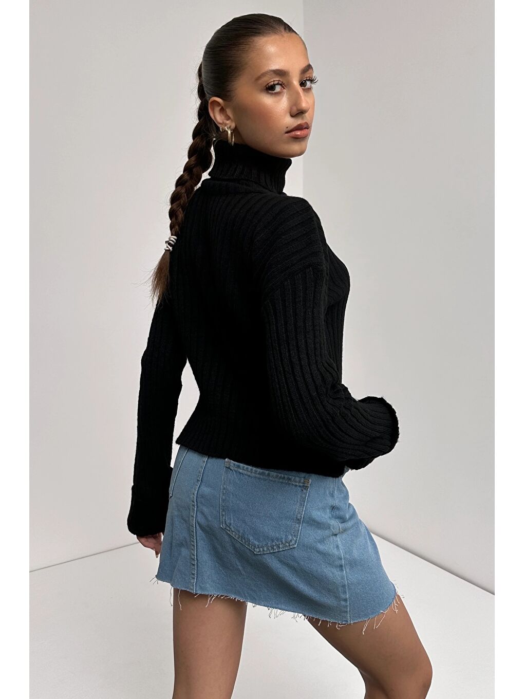 Siyah Şerit Desenli Dokulu Boğazlı Triko Kazak-3