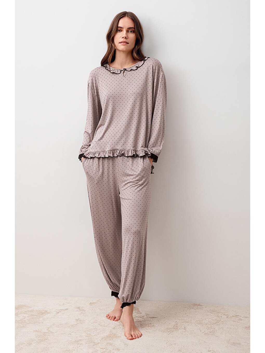 Bej Uzun Kollu Puantiyeli Dantelli Paçası Lastikli Elastanlı Viskoz Pijama Takım 20208