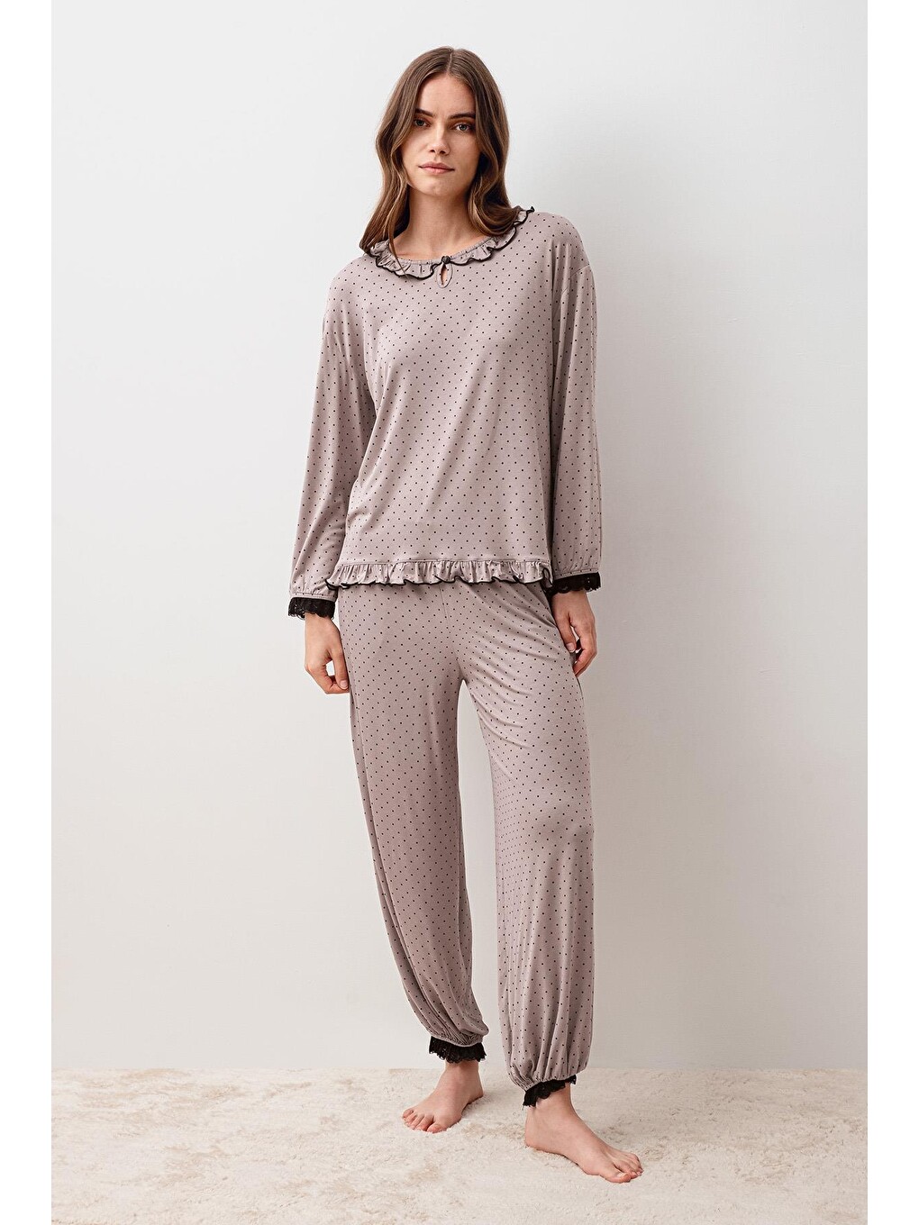 Bej Uzun Kollu Puantiyeli Dantelli Paçası Lastikli Elastanlı Viskoz Pijama Takım 20208-1