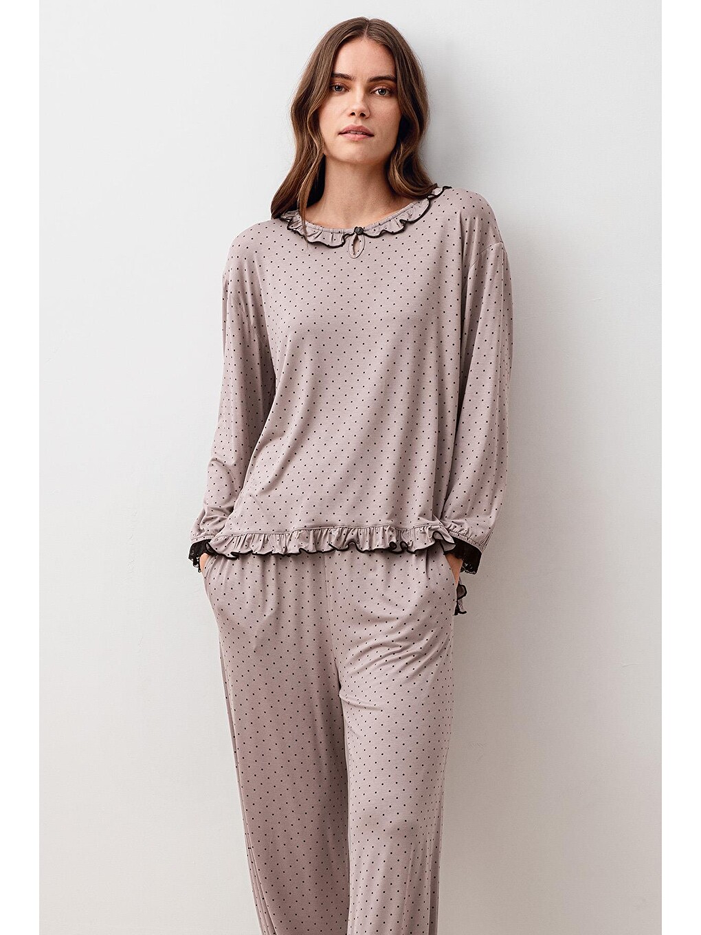 Bej Uzun Kollu Puantiyeli Dantelli Paçası Lastikli Elastanlı Viskoz Pijama Takım 20208-2
