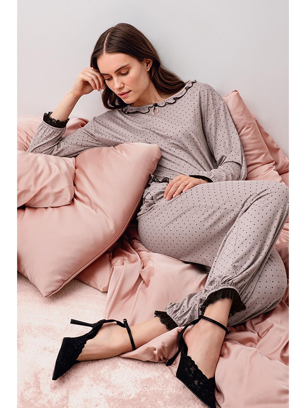 Bej Uzun Kollu Puantiyeli Dantelli Paçası Lastikli Elastanlı Viskoz Pijama Takım 20208-5