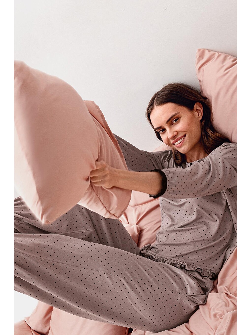 Bej Uzun Kollu Puantiyeli Dantelli Paçası Lastikli Elastanlı Viskoz Pijama Takım 20208-7