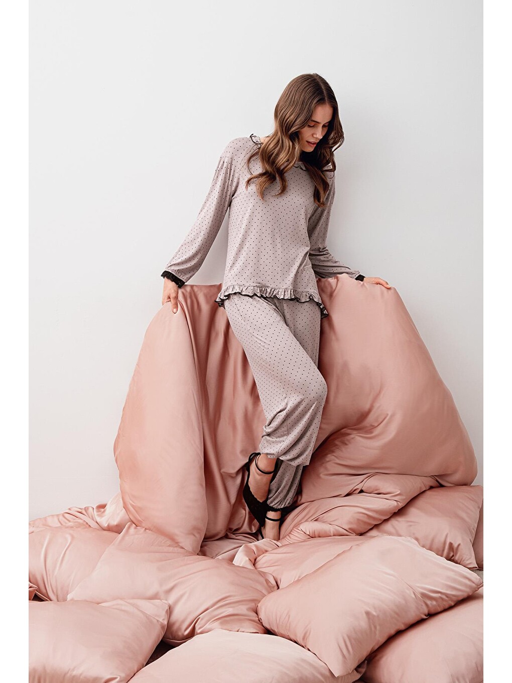 Bej Uzun Kollu Puantiyeli Dantelli Paçası Lastikli Elastanlı Viskoz Pijama Takım 20208-9