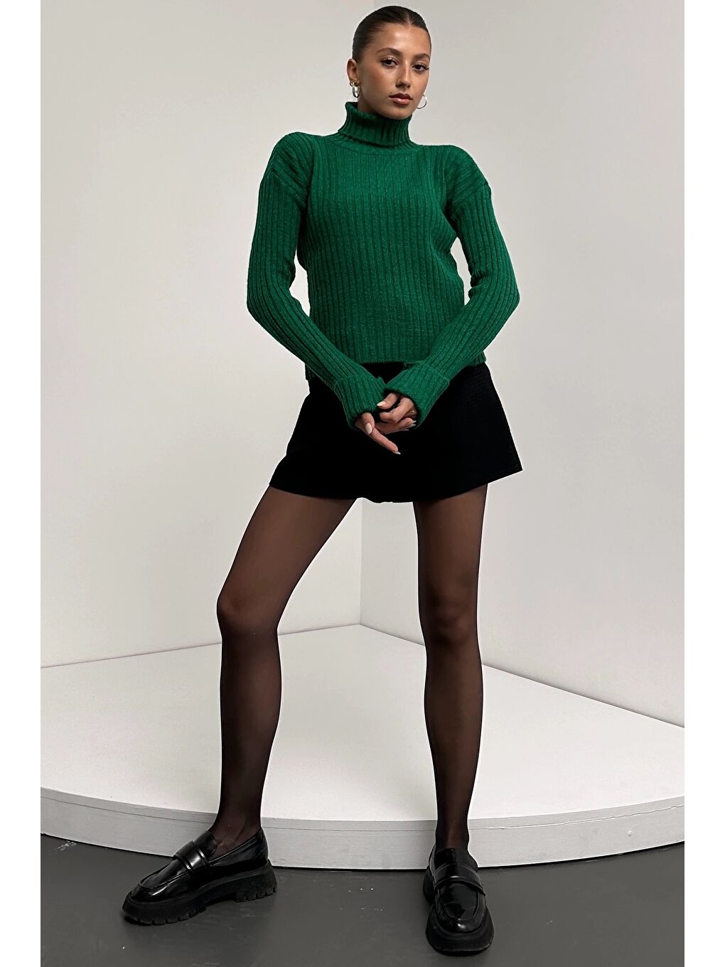 Yeşil Şerit Desenli Dokulu Boğazlı Triko Kazak-1