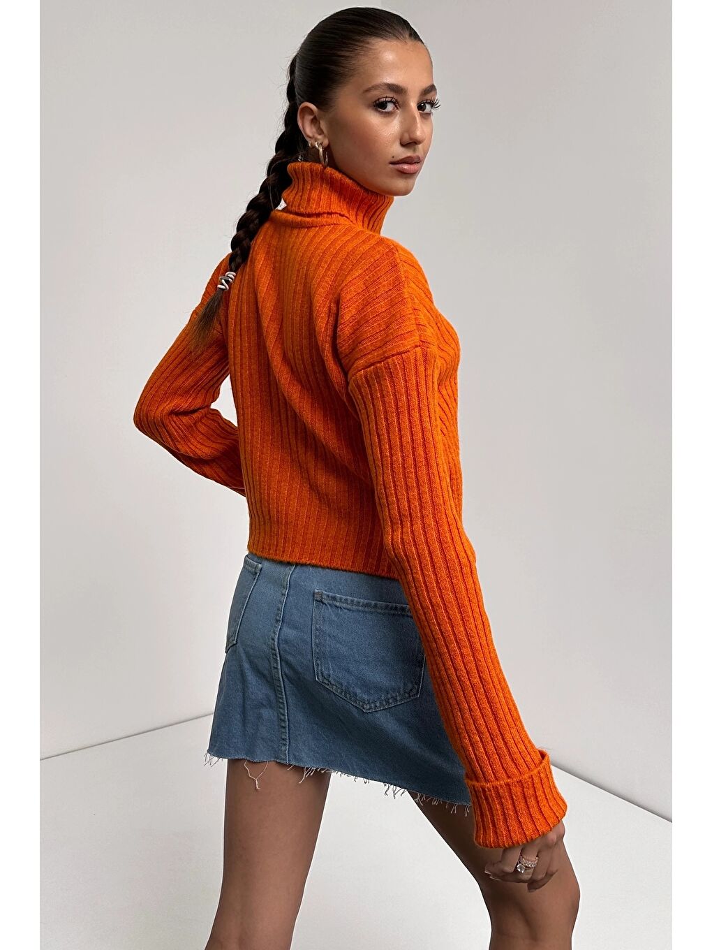 Turuncu Şerit Desenli Dokulu Boğazlı Triko Kazak-2