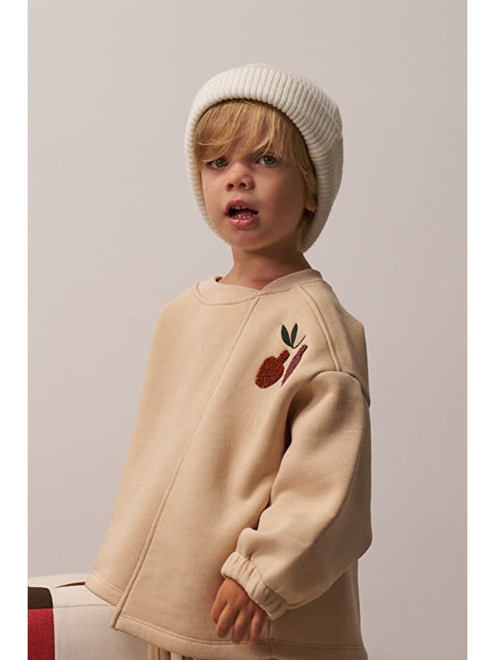 Bej Omuz Nakışlı Çocuk Sweatshirt