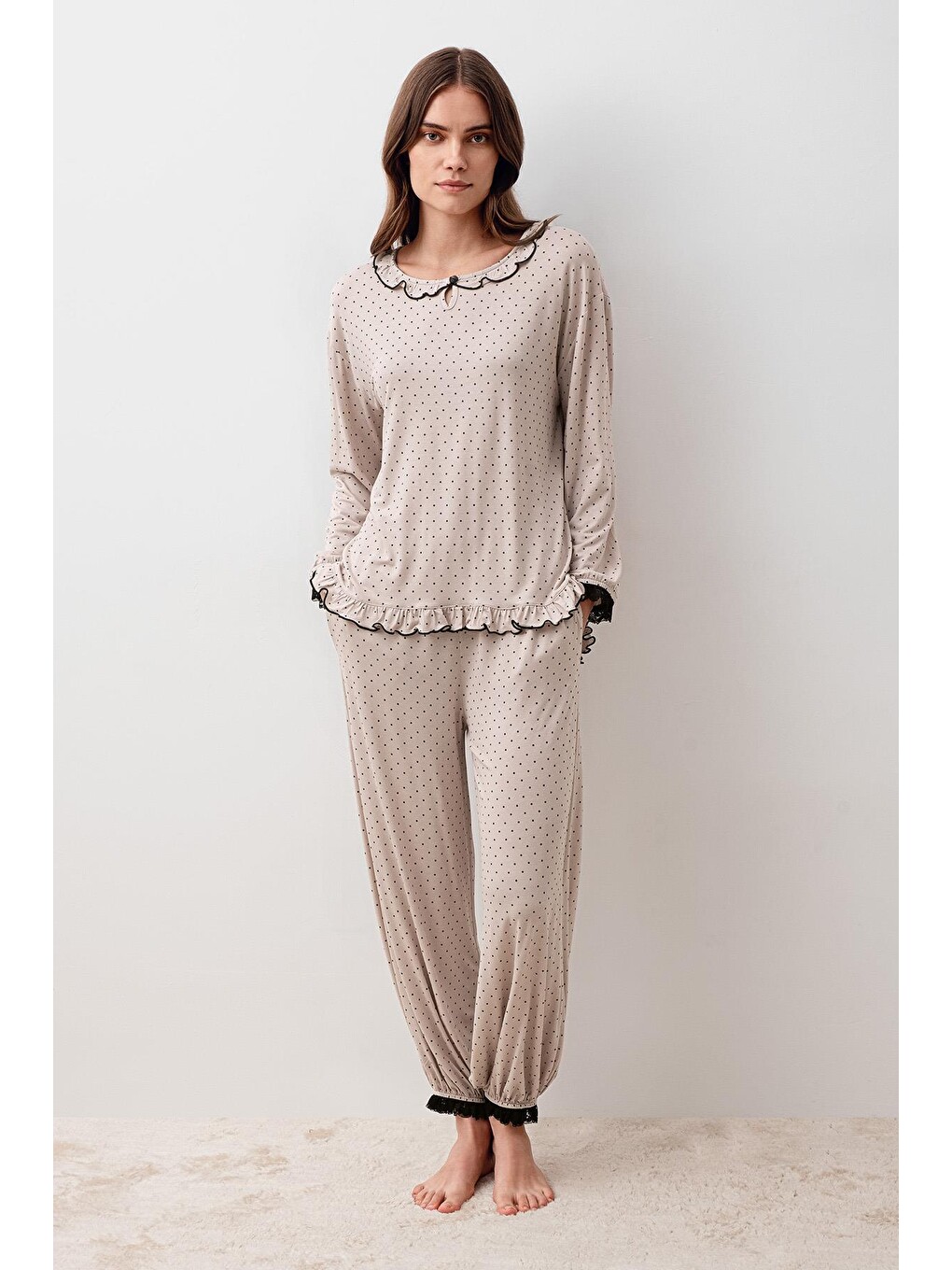 Bej Uzun Kollu Puantiyeli Dantelli Paçası Lastikli Elastanlı Viskoz Pijama Takım 20208