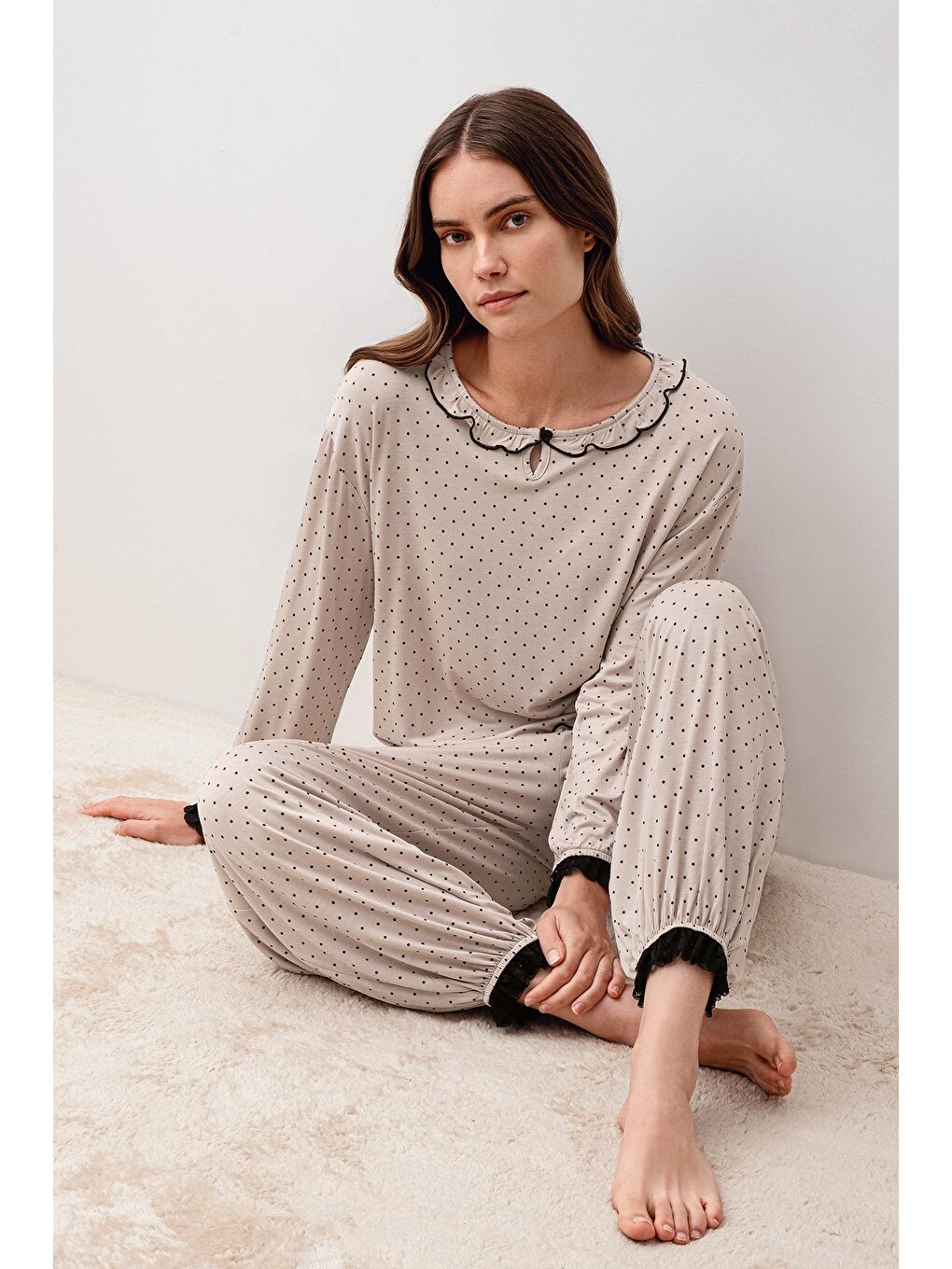 Bej Uzun Kollu Puantiyeli Dantelli Paçası Lastikli Elastanlı Viskoz Pijama Takım 20208-1
