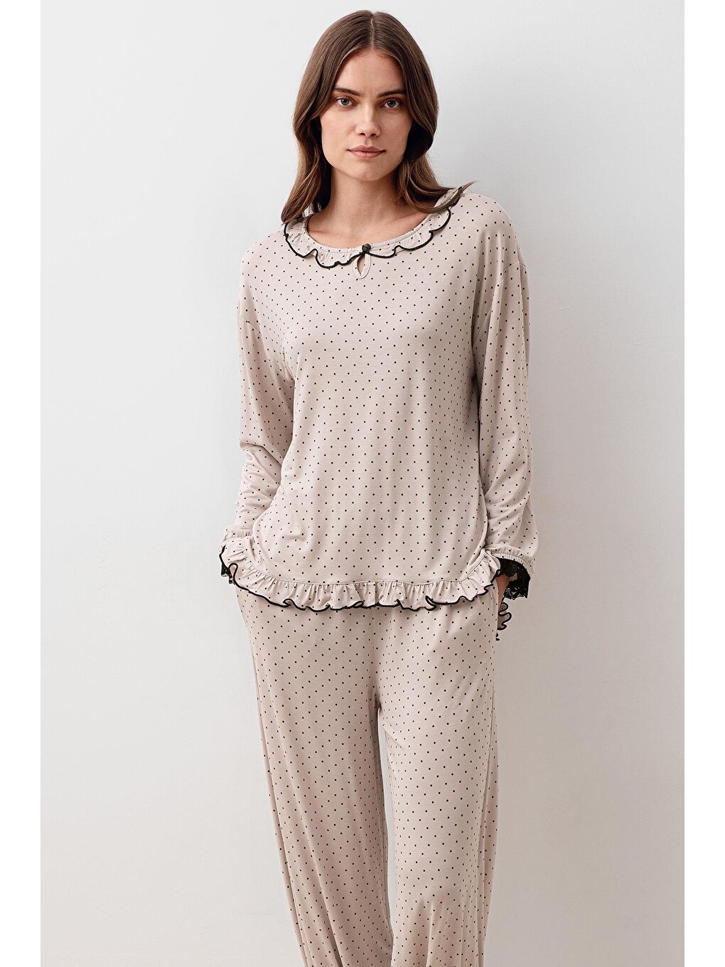 Bej Uzun Kollu Puantiyeli Dantelli Paçası Lastikli Elastanlı Viskoz Pijama Takım 20208-2