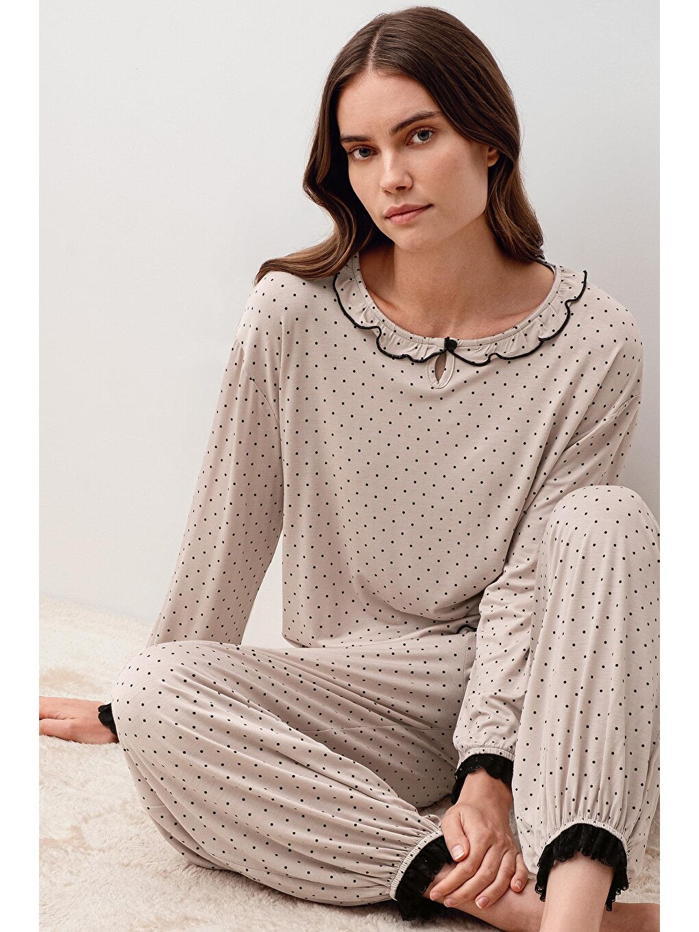 Bej Uzun Kollu Puantiyeli Dantelli Paçası Lastikli Elastanlı Viskoz Pijama Takım 20208-3