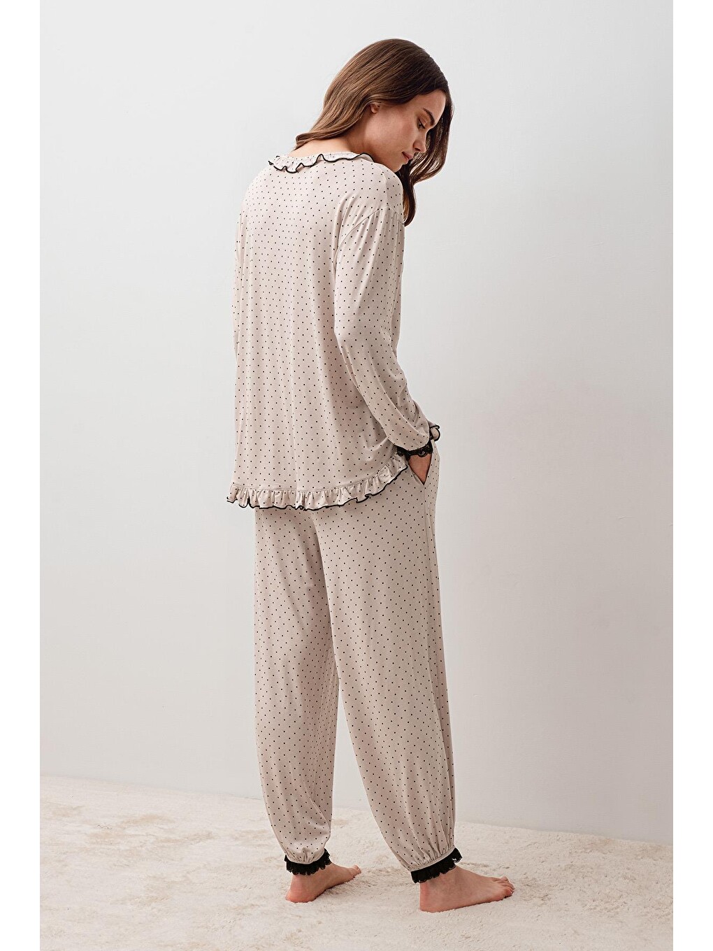 Bej Uzun Kollu Puantiyeli Dantelli Paçası Lastikli Elastanlı Viskoz Pijama Takım 20208-4