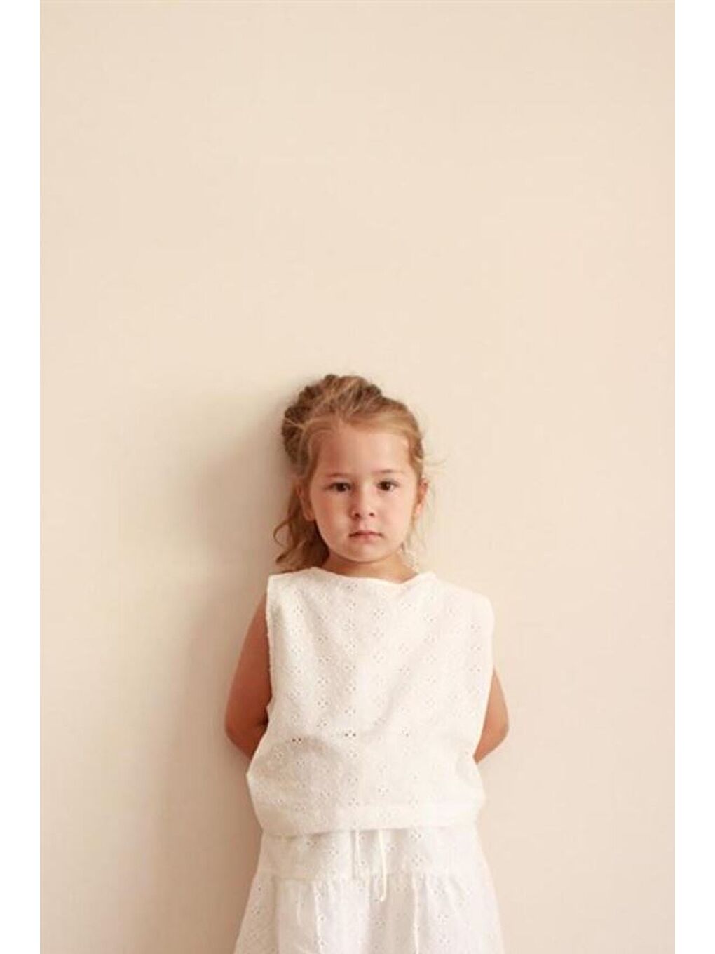 Beyaz Brode Sırt Detaylı Kız Çocuk Üst