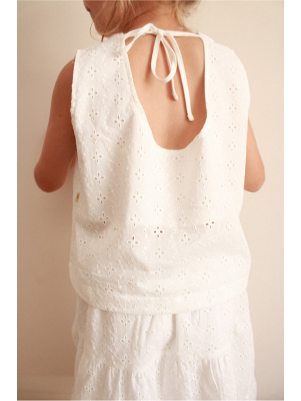 Beyaz Brode Sırt Detaylı Kız Çocuk Üst-2