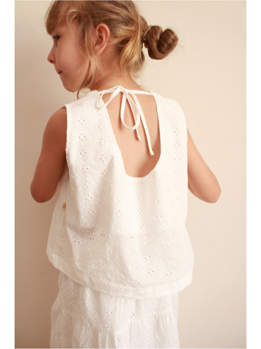 Beyaz Brode Sırt Detaylı Kız Çocuk Üst-3