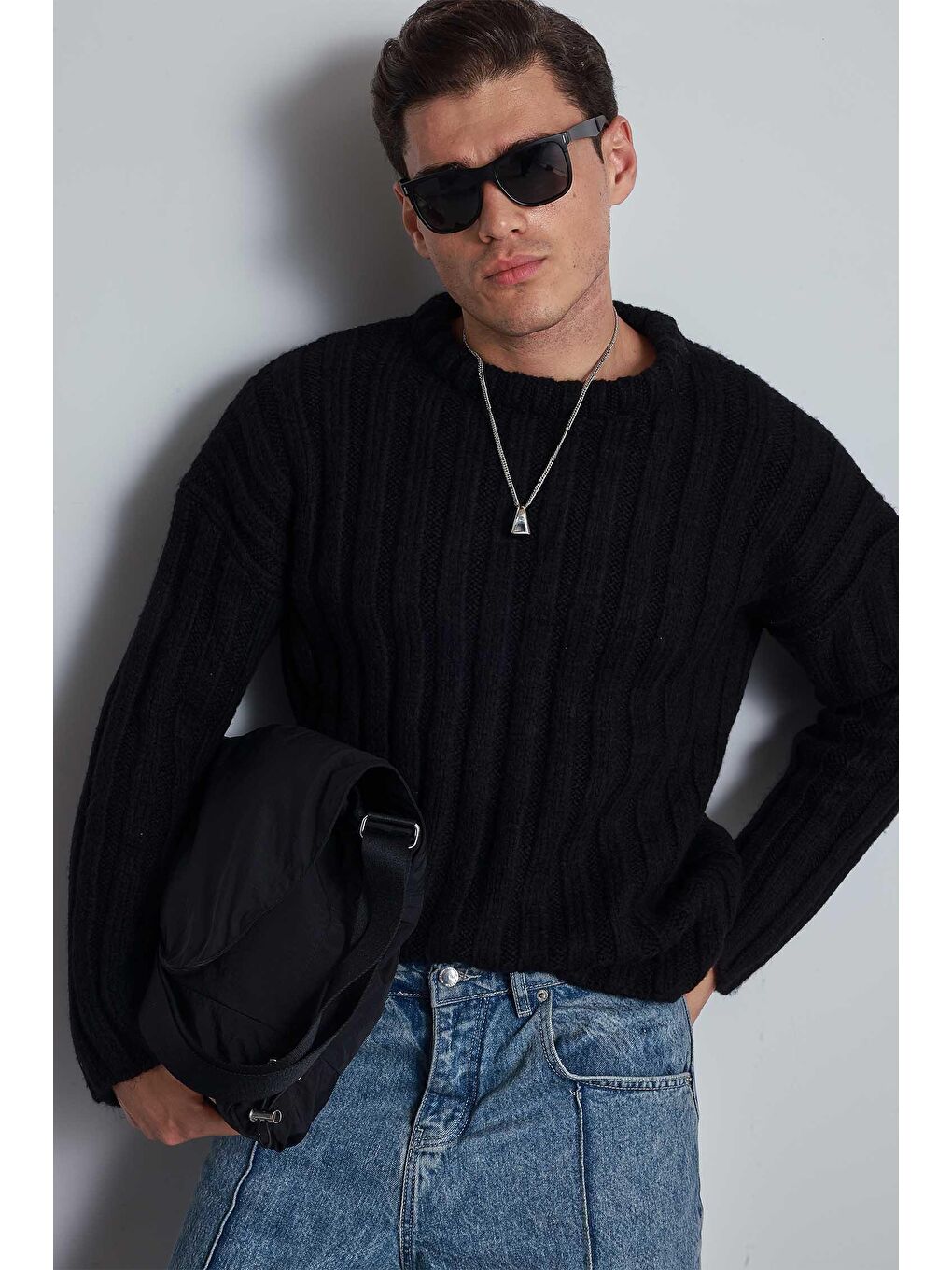 Erkek Oversize Kalın Fitilli Triko Kazak Siyah-1