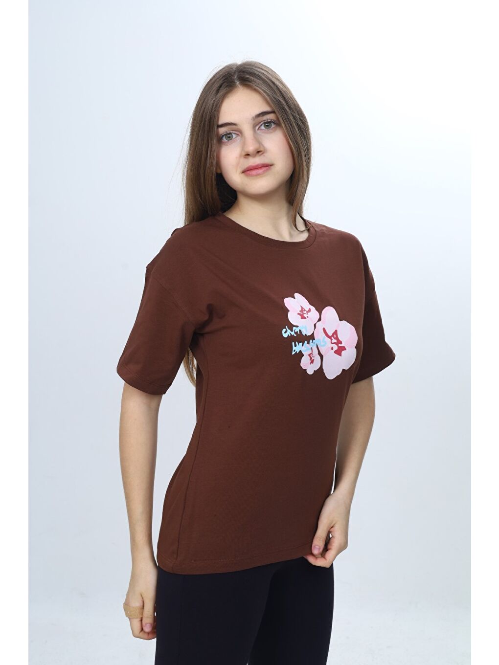 Kahverengi Kız Çocuk Bisiklet Yaka Düşük Omuz Kısa Kollu Baskılı Tişört 25011-2