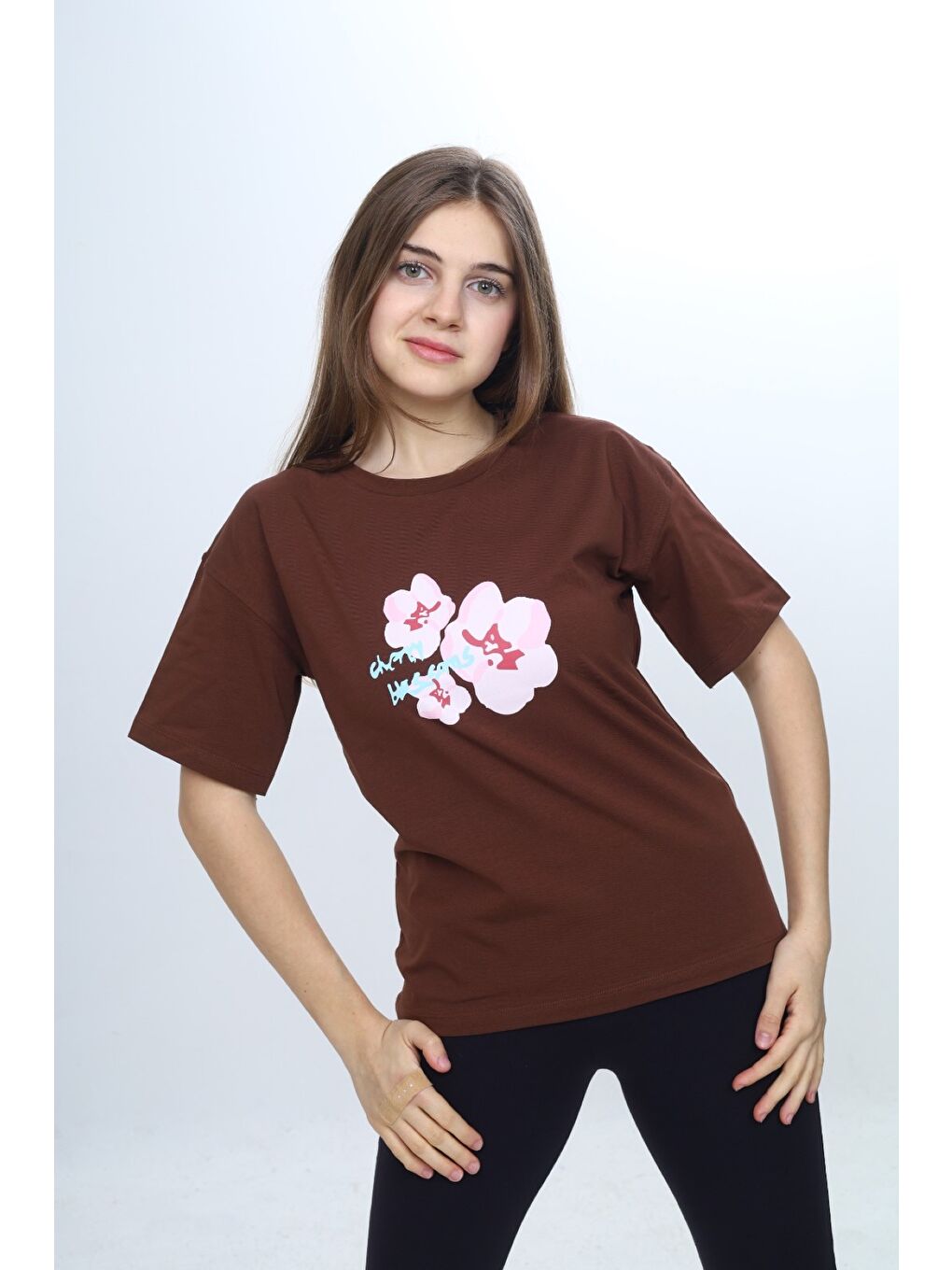 Kahverengi Kız Çocuk Bisiklet Yaka Düşük Omuz Kısa Kollu Baskılı Tişört 25011-3