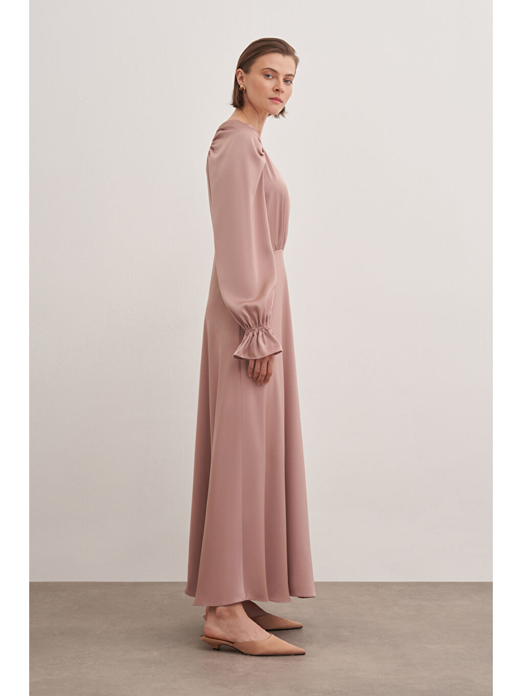 Pembe Büzgü Detaylı Elbise-1