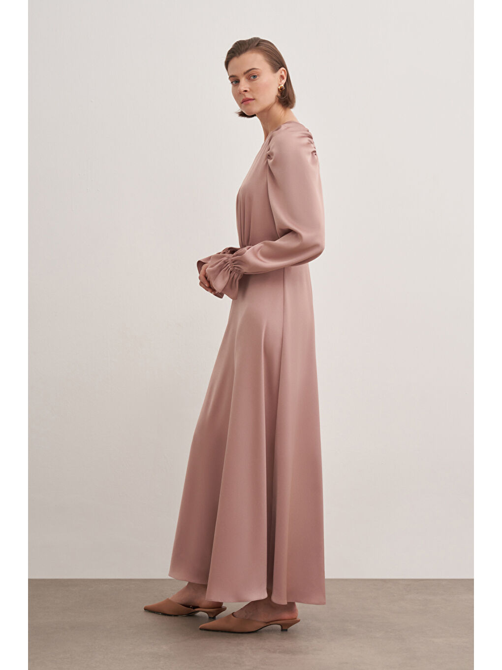 Pembe Büzgü Detaylı Elbise-2