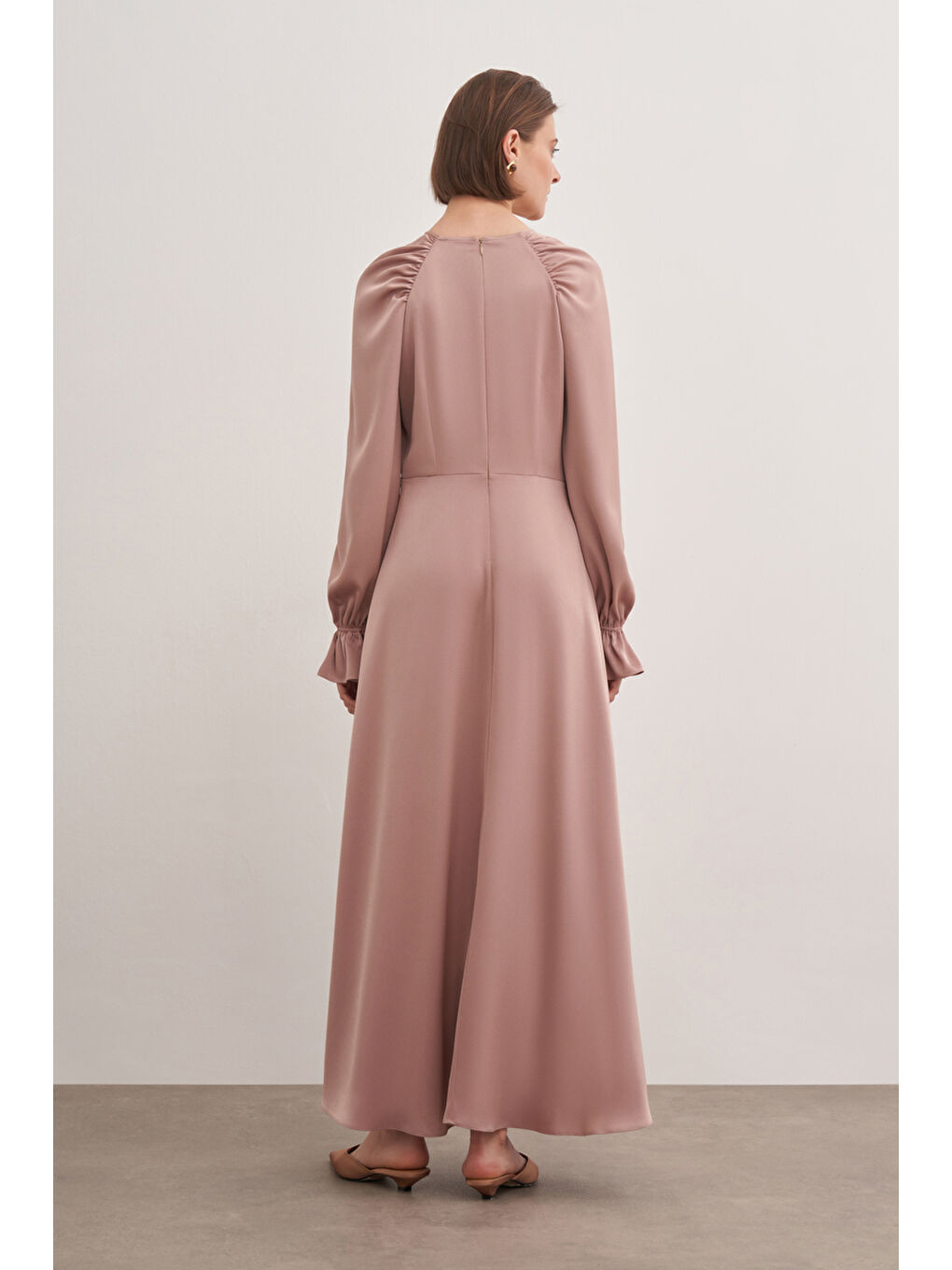 Pembe Büzgü Detaylı Elbise-5