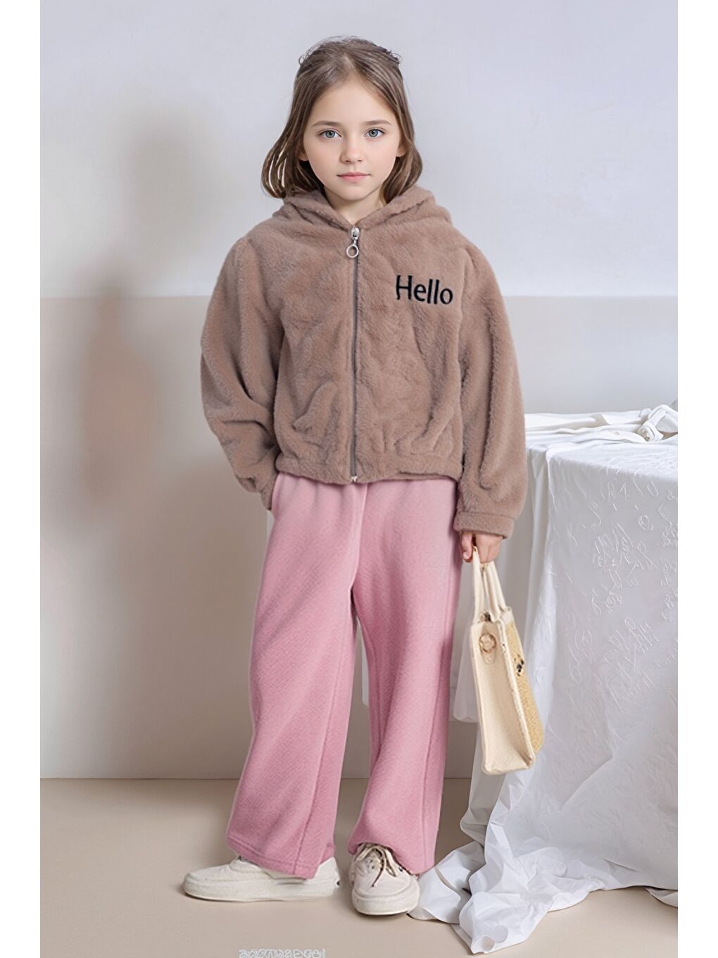 Kahverengi Hello Nakışlı Fermuarlı Unisex Pelüş Mont