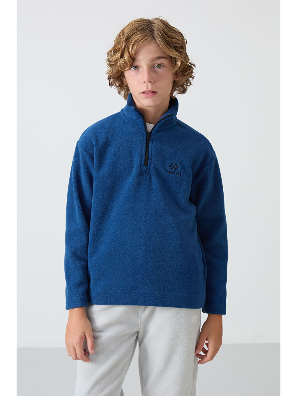 Lacivert Parlament Kalın Yumuşak Dokulu Standart Fit Nakışlı Polar Erkek Çocuk Sweatshirt - 11221