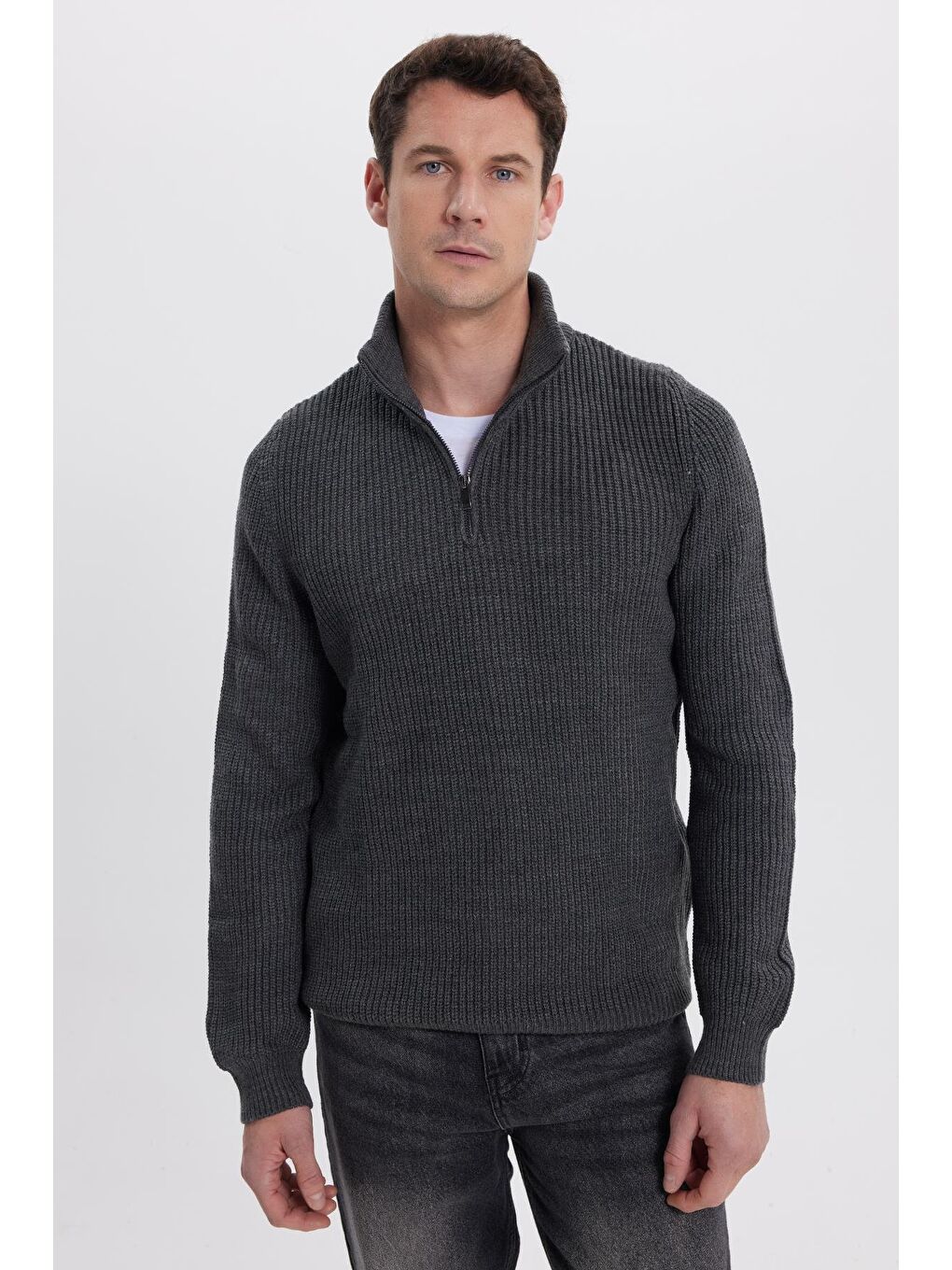 Erkek Slim Fit Dar Kesim Fermuarlı Gri Dik Yaka Triko Kazak