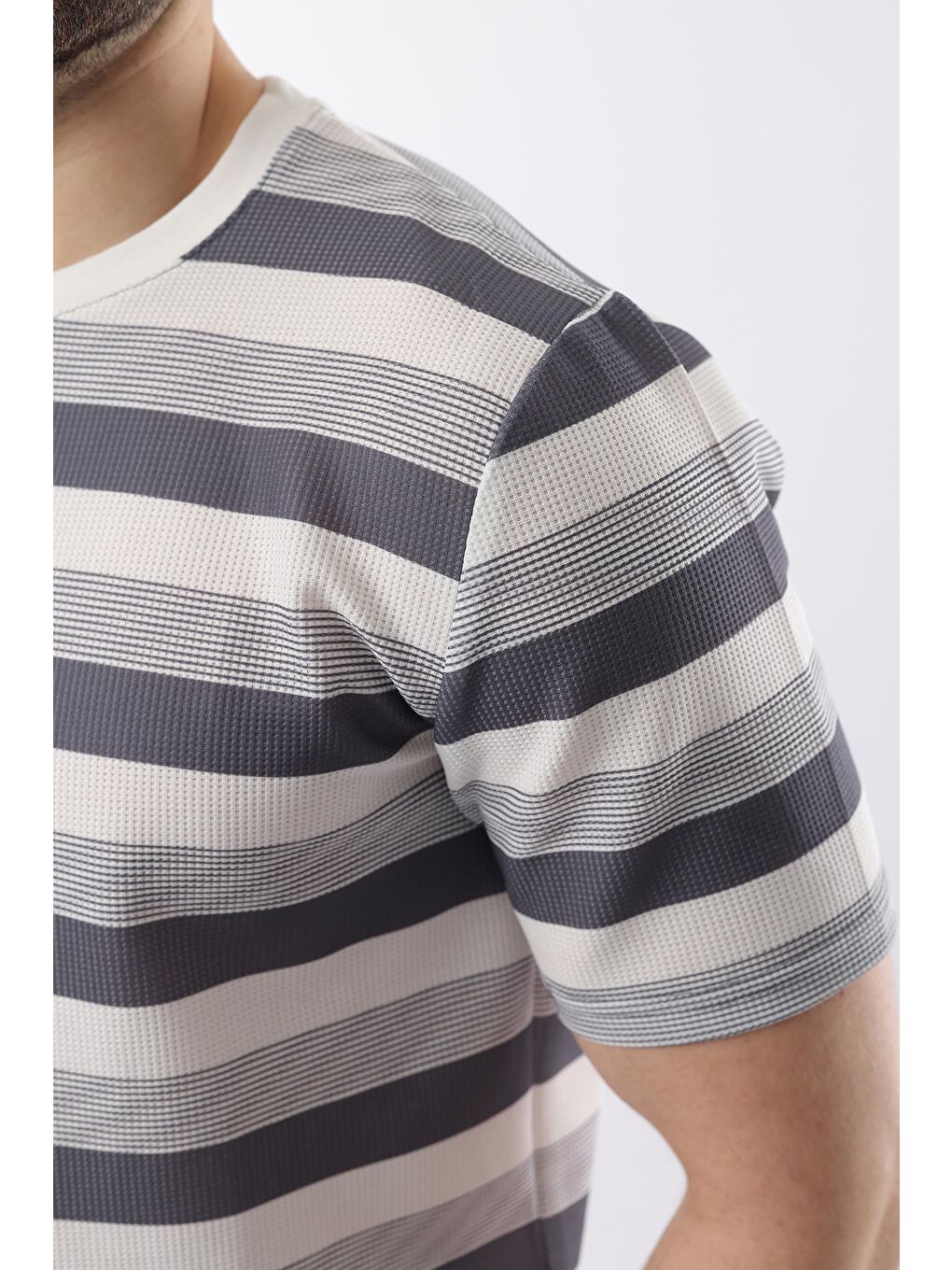 Gri Füme Bisiklet Yaka Çizgili Erkek T-Shirt E7118-3