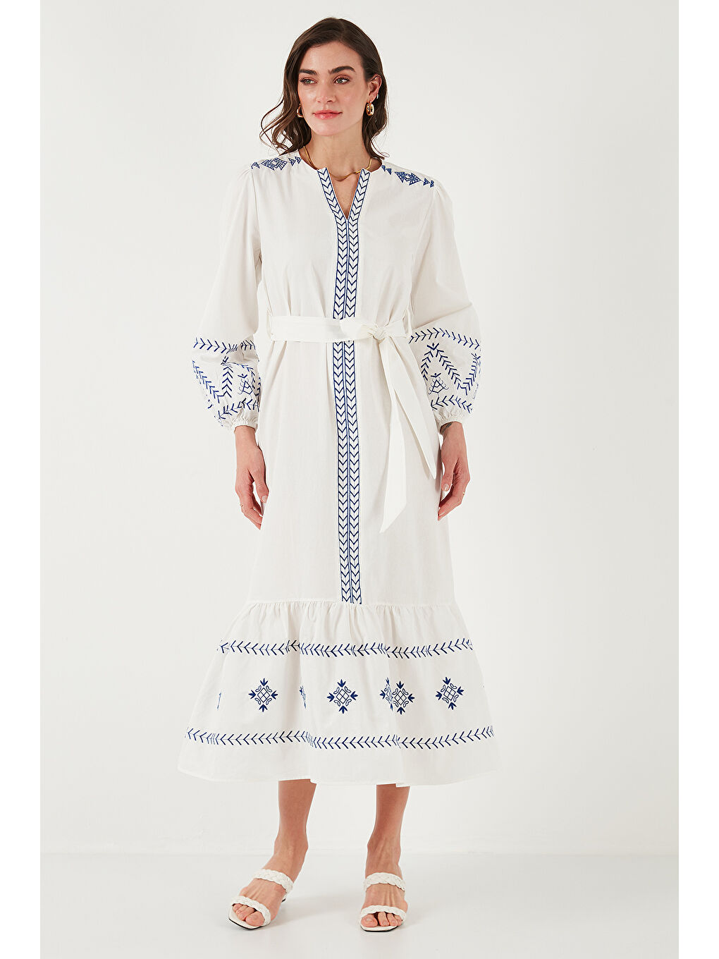 Ekru Pamuklu Regular Fit Balon Kollu Nakışlı Uzun Kadın Elbise 676202-5