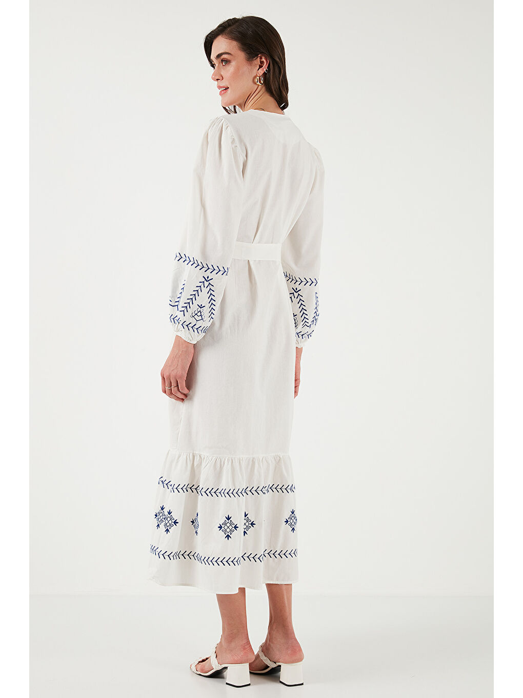 Ekru Pamuklu Regular Fit Balon Kollu Nakışlı Uzun Kadın Elbise 676202-6