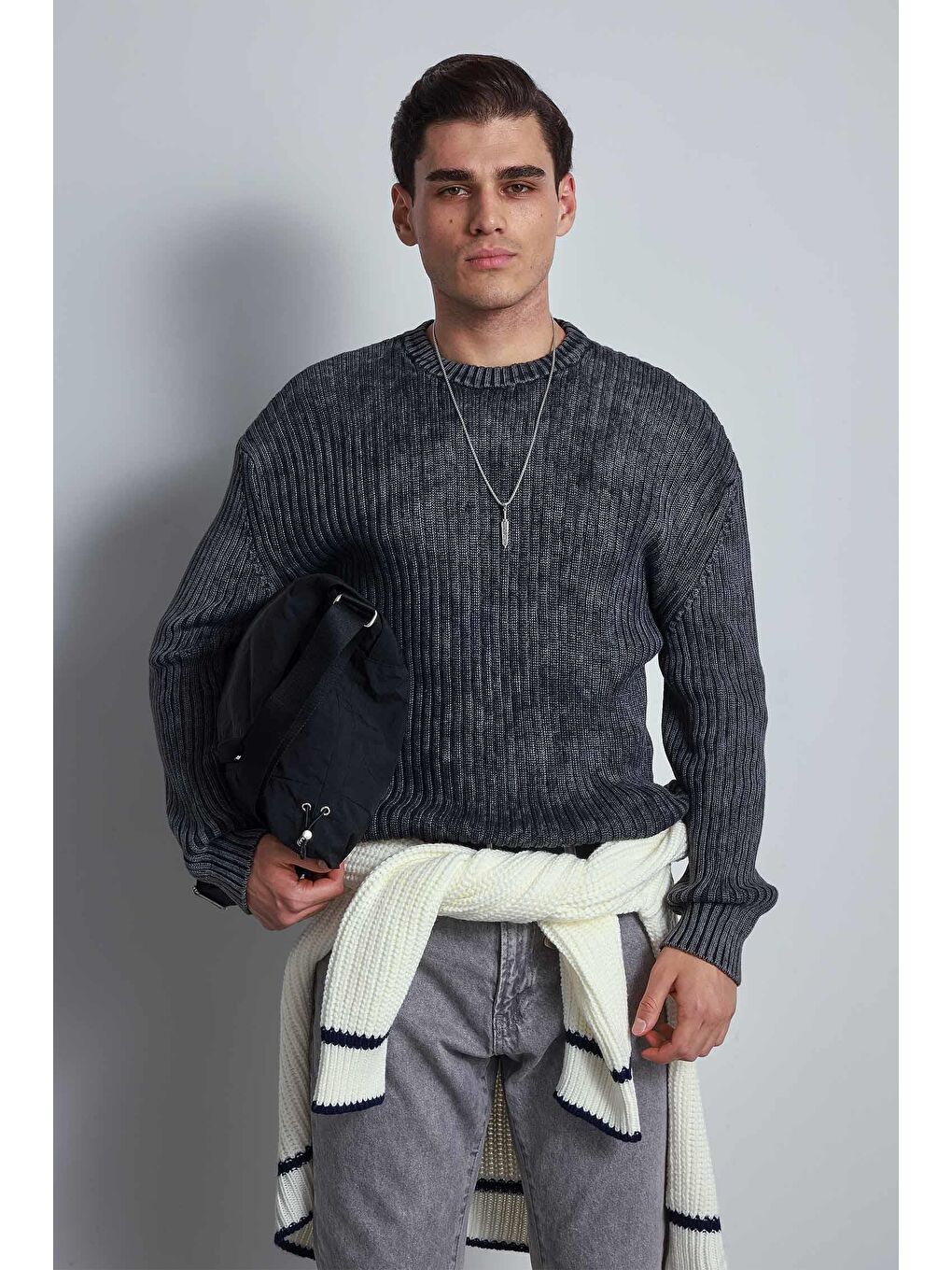 Erkek Oversize Yıkamalı Efektli Basic Kazak Siyah-2