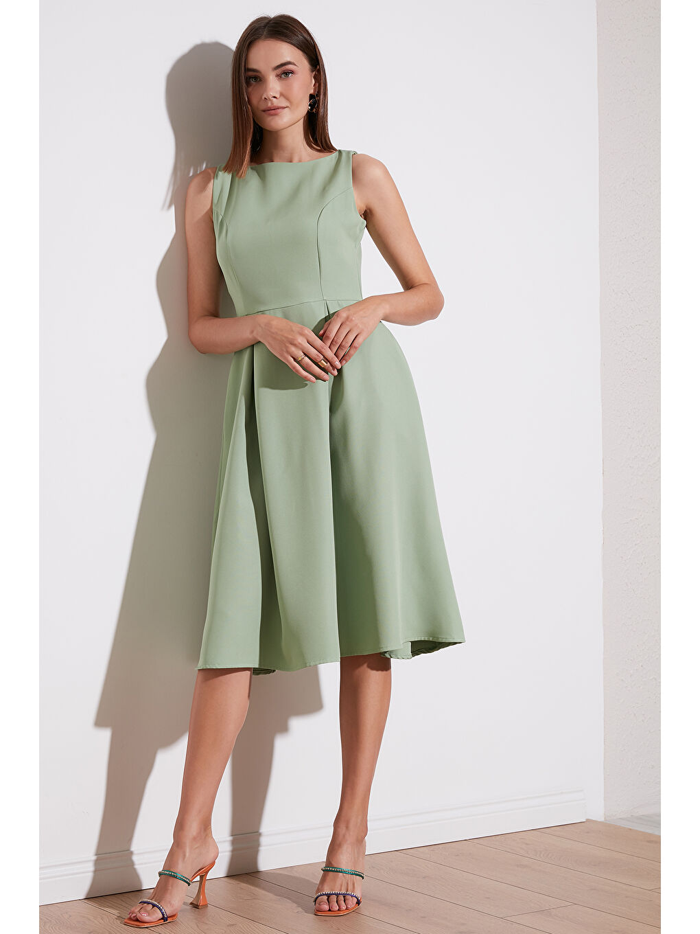 Yeşil Bisiklet Yaka Cepli Pileli Midi Kadın Elbise 6051963