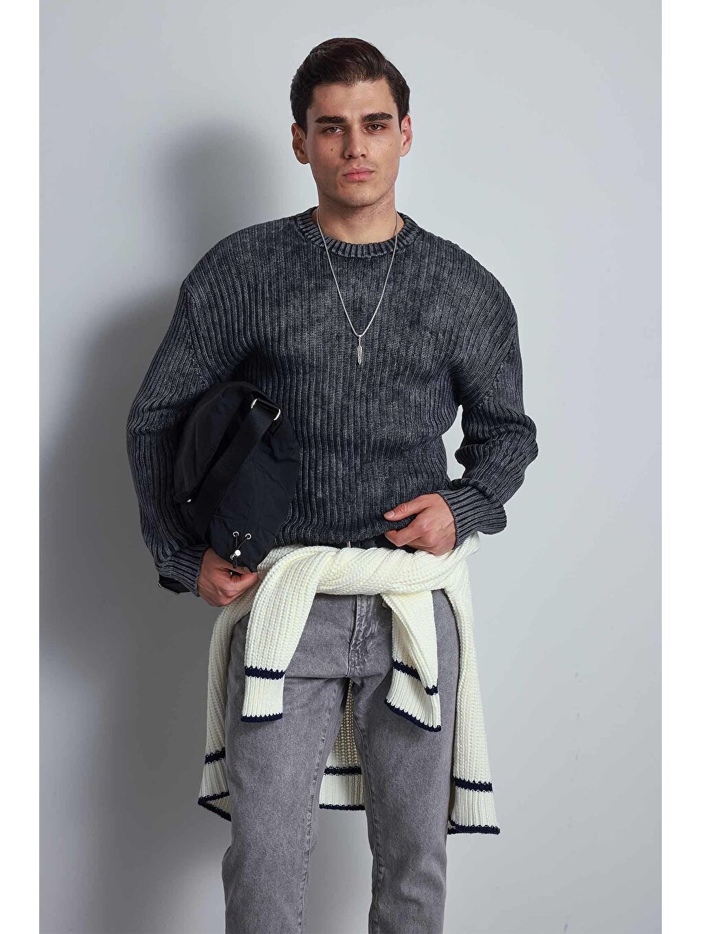 Erkek Oversize Yıkamalı Efektli Basic Kazak Siyah-5