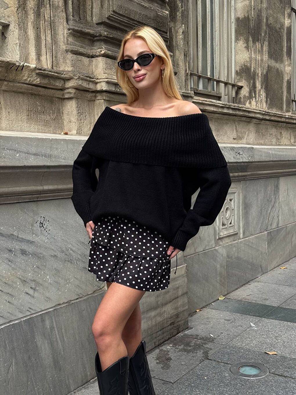 Siyah Madonna Yaka Triko Bluz Elbise-1