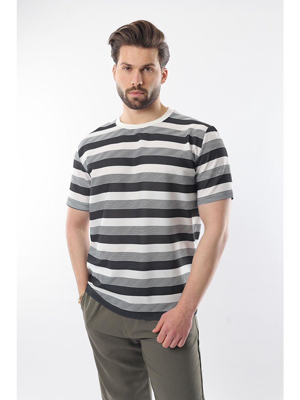 Siyah Bisiklet Yaka Çizgili Erkek T-Shirt E7118-1