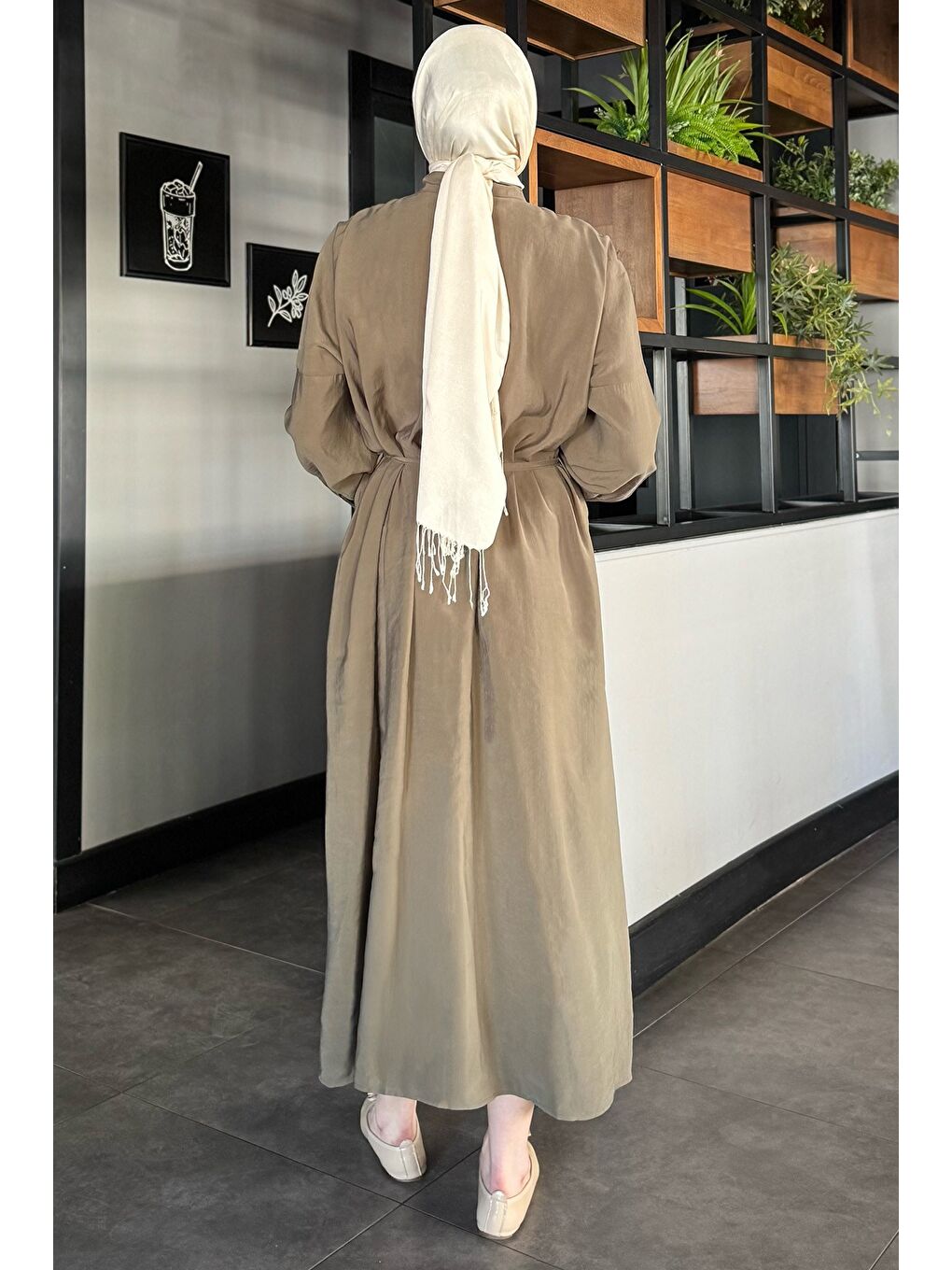 Haki Roba Büzgülü Boydan Düğmeli Tesettür Elbise-6