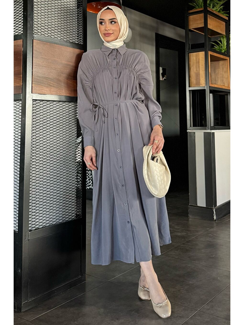 Gri Roba Büzgülü Boydan Düğmeli Tesettür Elbise-1